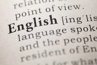 Pagină de dicționar cu cuvântul English evidențiat – servicii de traducere autorizată în și din limba engleză